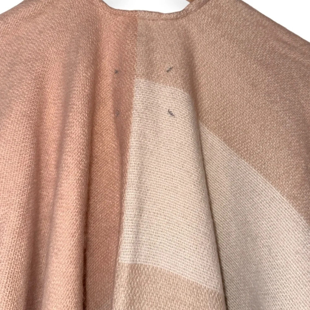 NWT Colorblock Fringe Ruana Shawl Wrap Poncho Beige Blush One Size